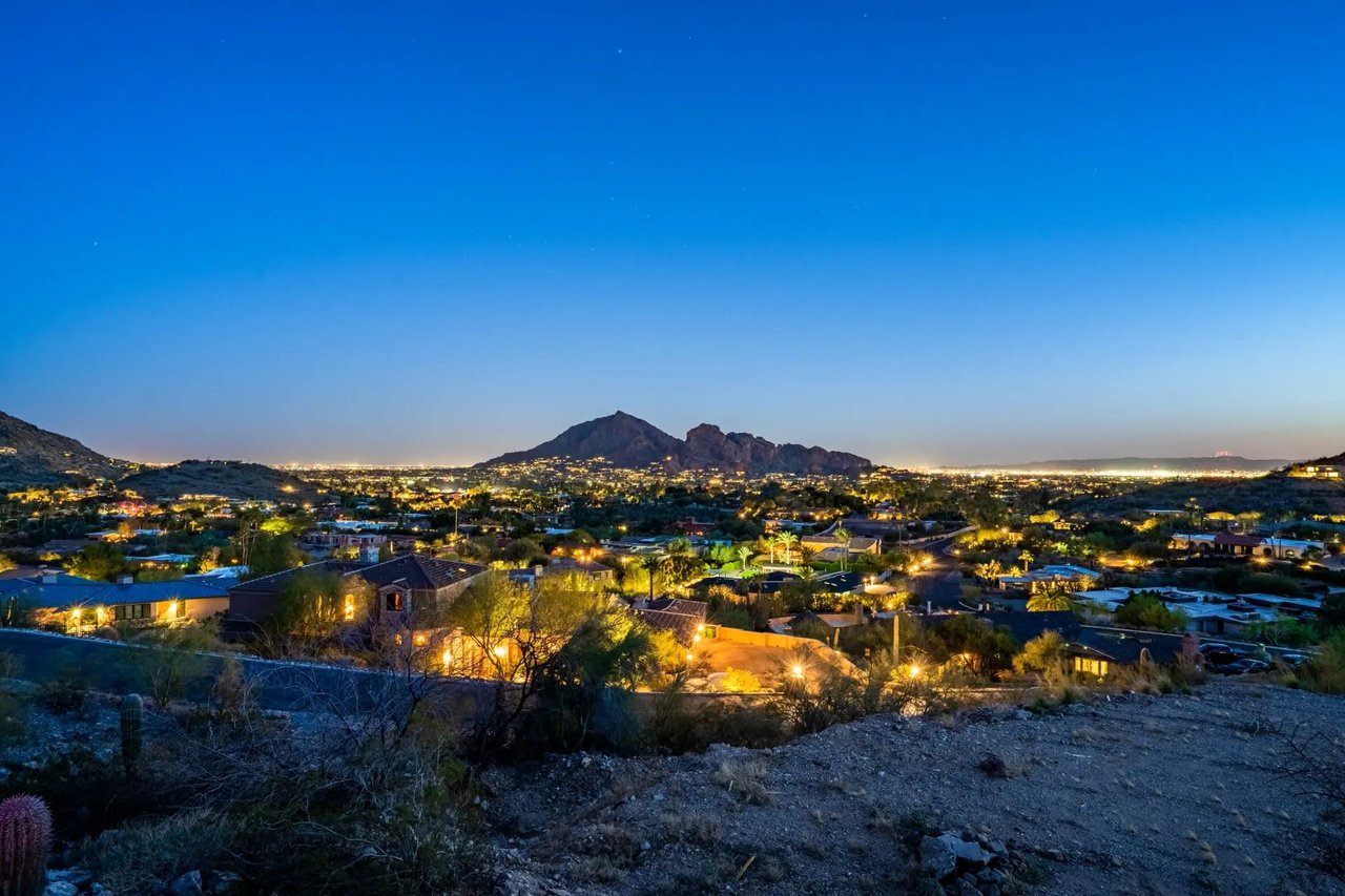 4540 E Moonlight Way, Paradise Valley, AZ