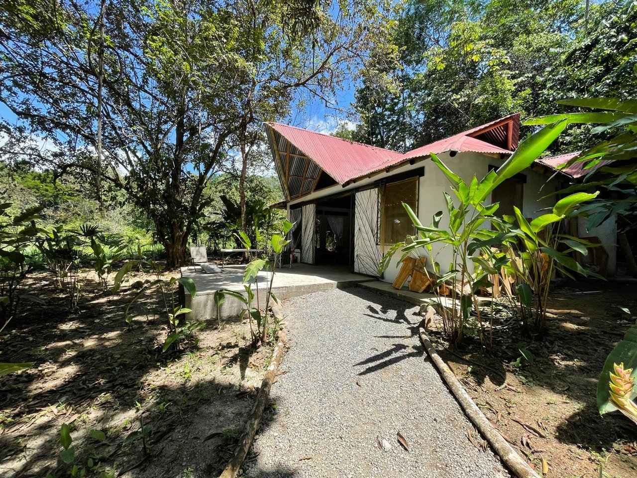 INVESTMENT OPPORTUNITY IN PLATANILLO – YOUR FIXER-UPPER DREAM WALKING DISTANCE TO NAUYACA WATERFALL