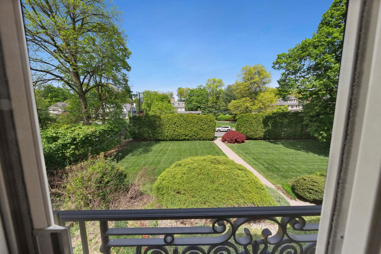 150 West Ridgewood Avenue