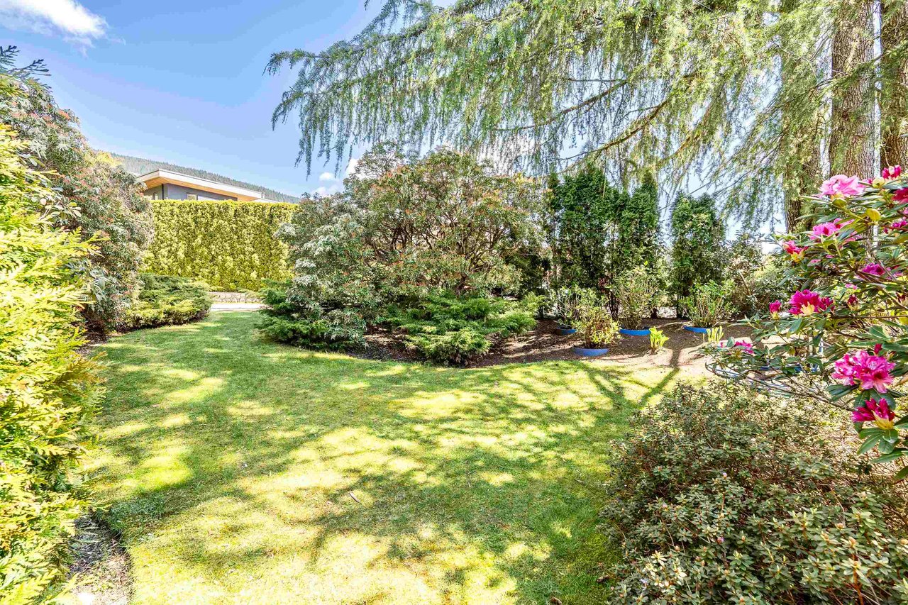 580 Granada Cres
