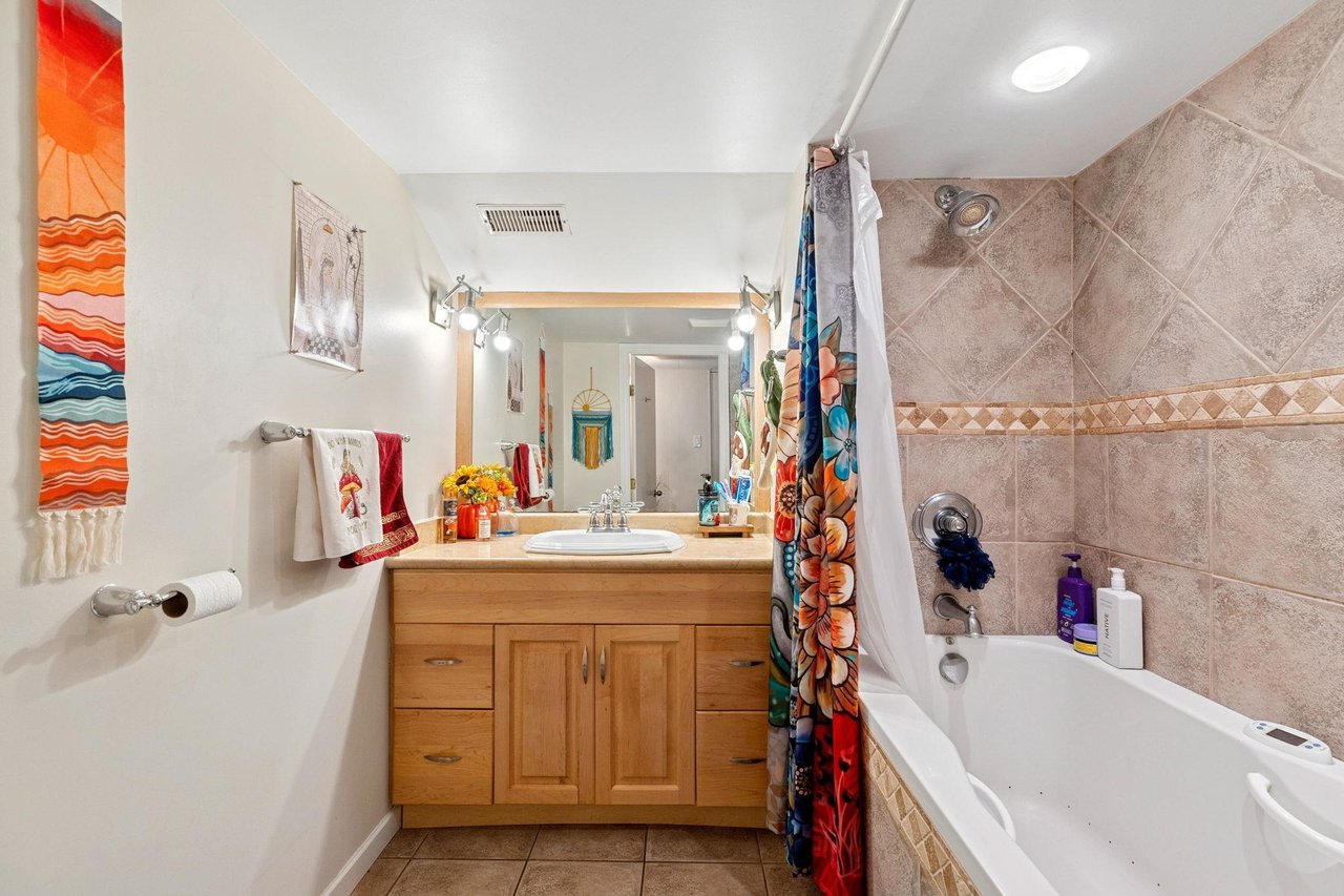 1501 Marine Cres