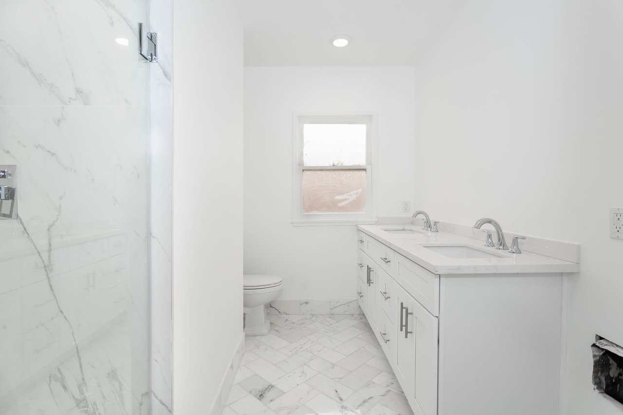 1 Bed + 1 Bath in Beverly Hills