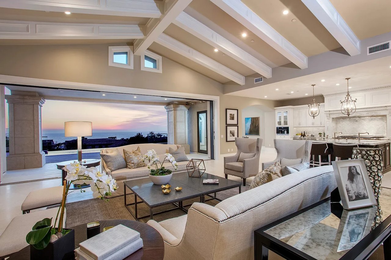 37 Shoreline Dr