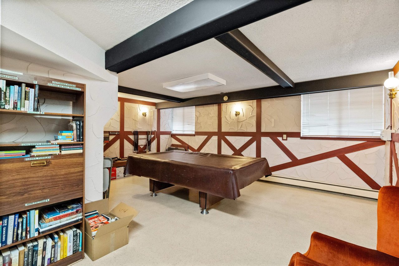 302-555 13th Street, West Vancouver