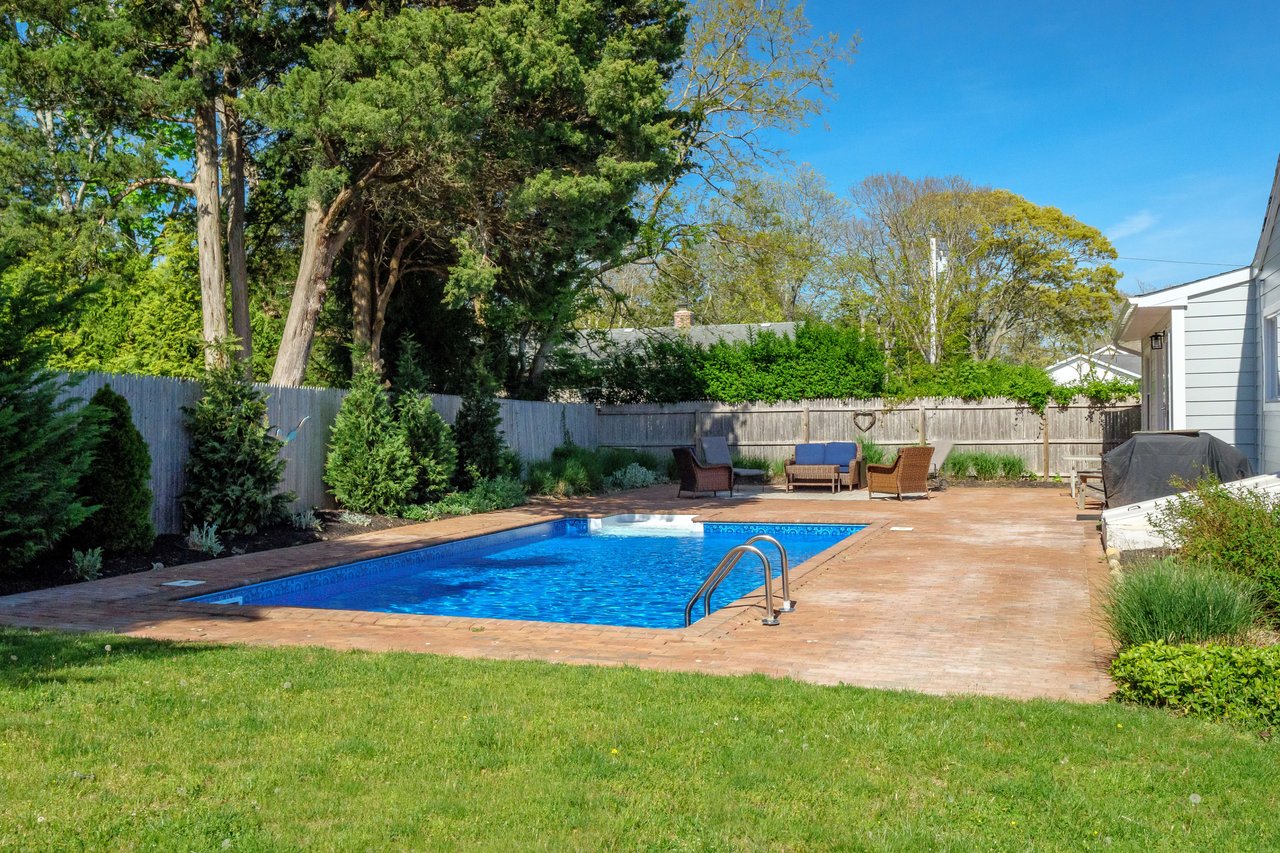 Single-Level in Sag Harbor by Long Beach