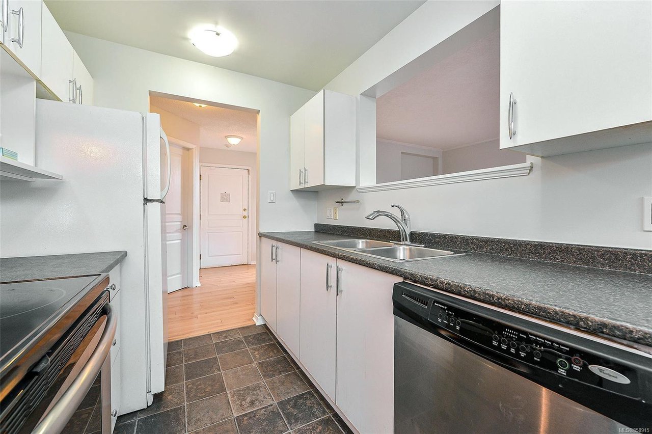 112-898 Vernon Ave, Saanich