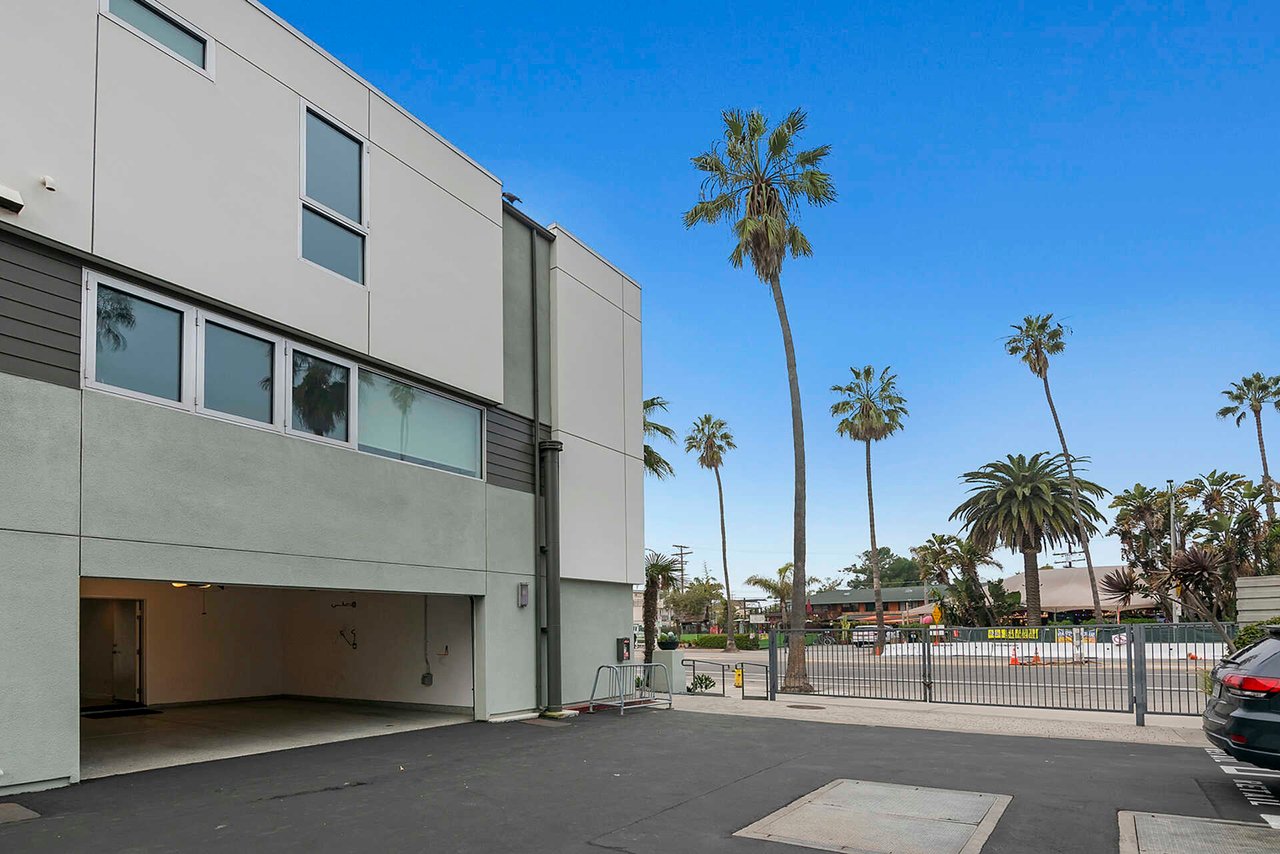 310 WASHINGTON BLVD Unit: 804