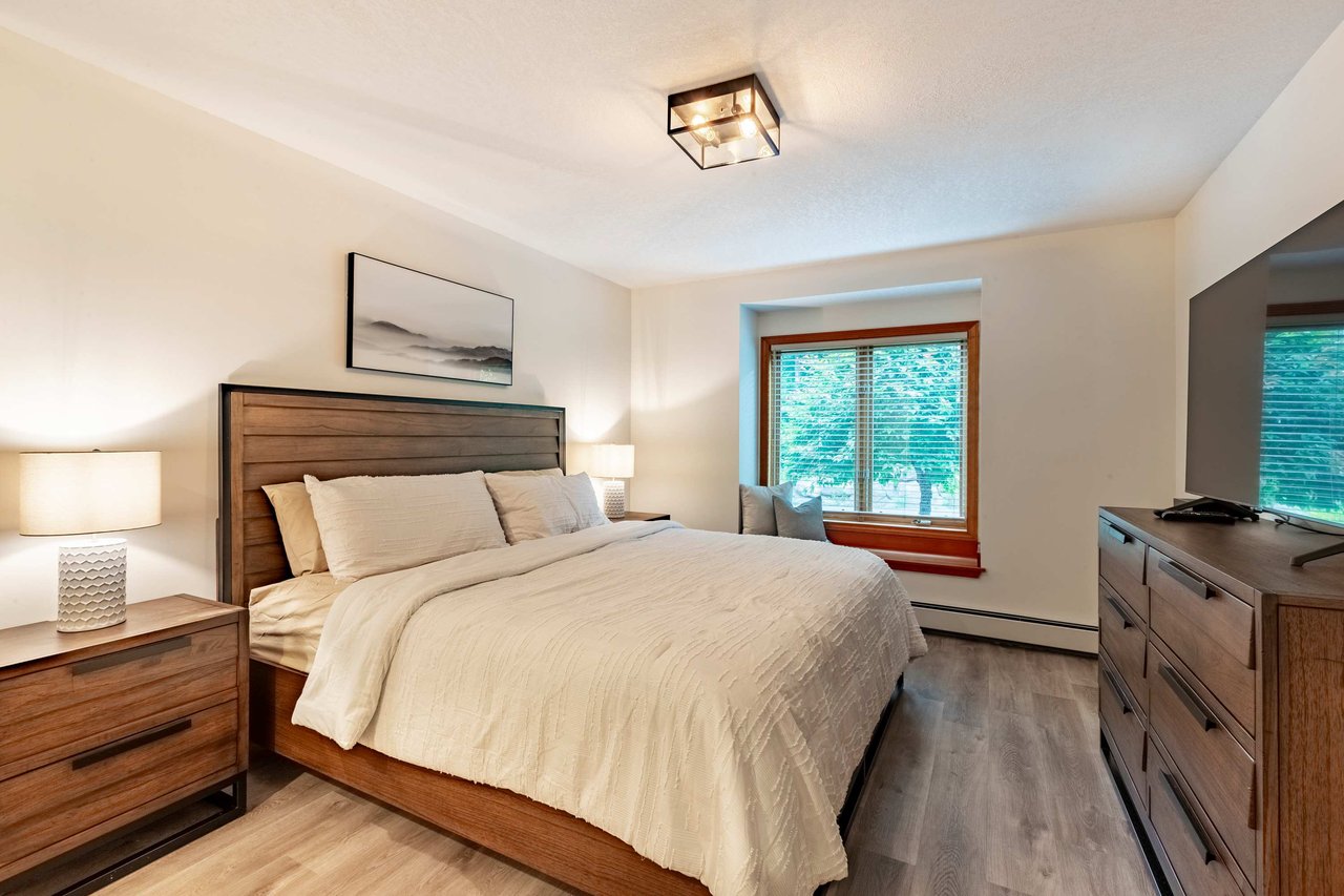 4 bedroom + Loft Forest Ridge Town Home for Ski Season