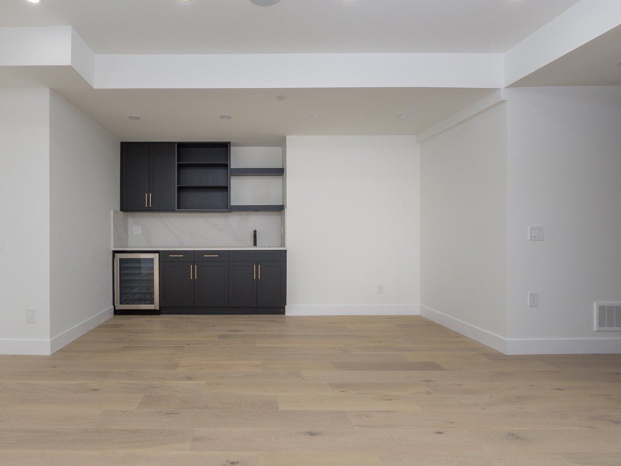 1066 Jay Cres