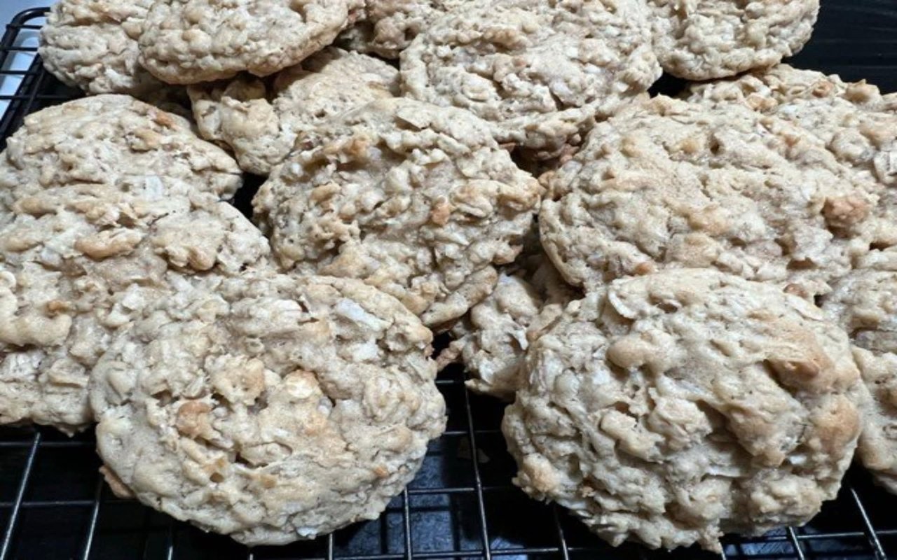 Chewy Oatmeal Coconut Cookies