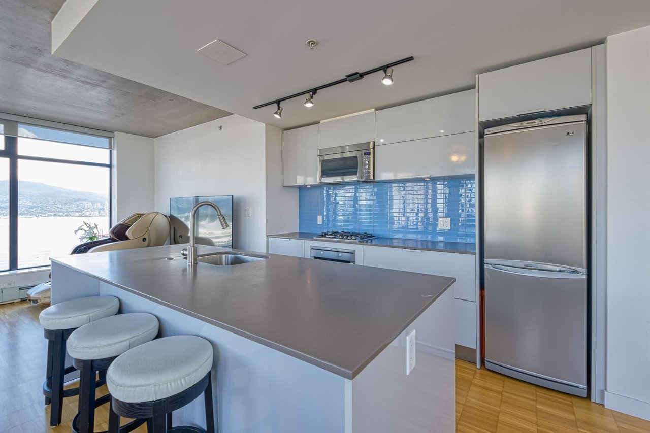 2310-128 W Cordova St