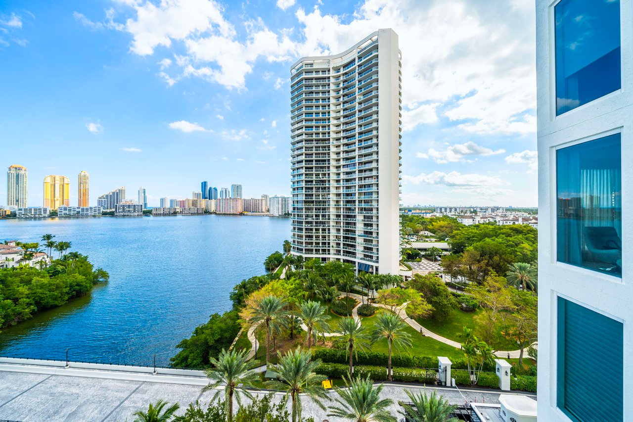 6000 Island Blvd Unit: 1007