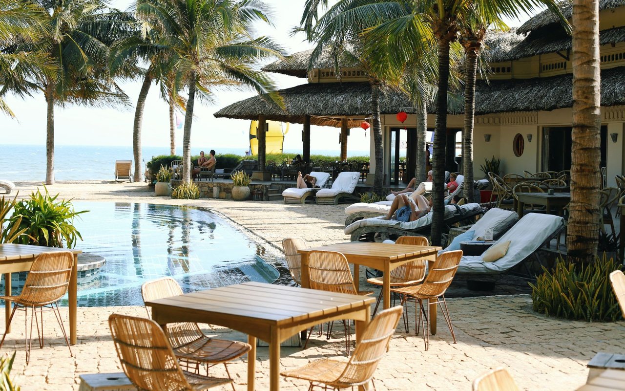 Hoonanea at Lahaina: Prices & Sales Volume Up