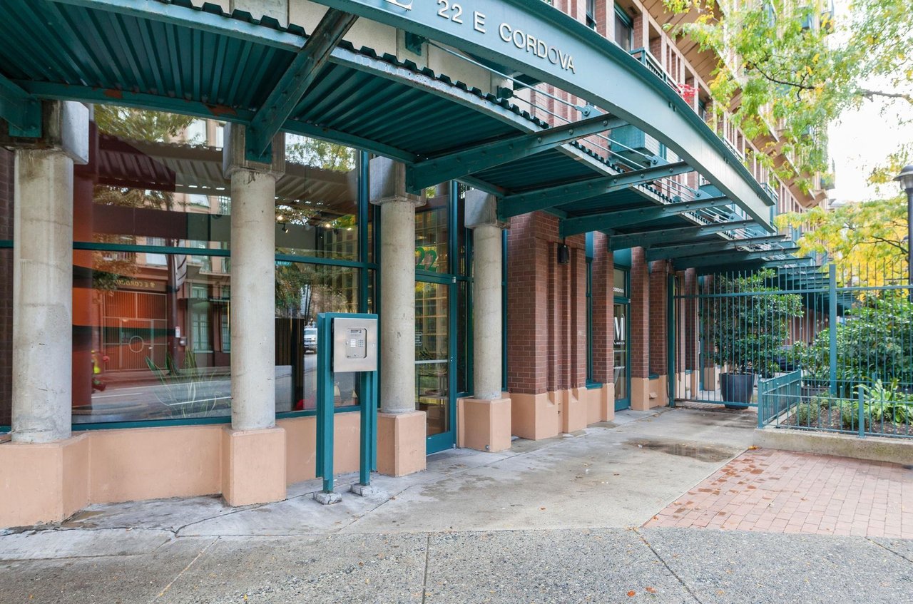 208-22 E Cordova St