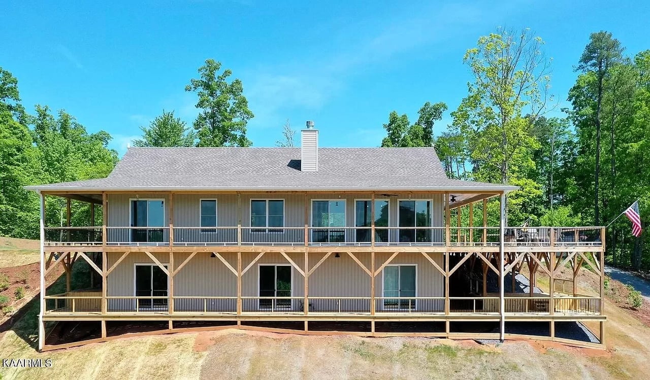 2115 Bob Irwin Rd