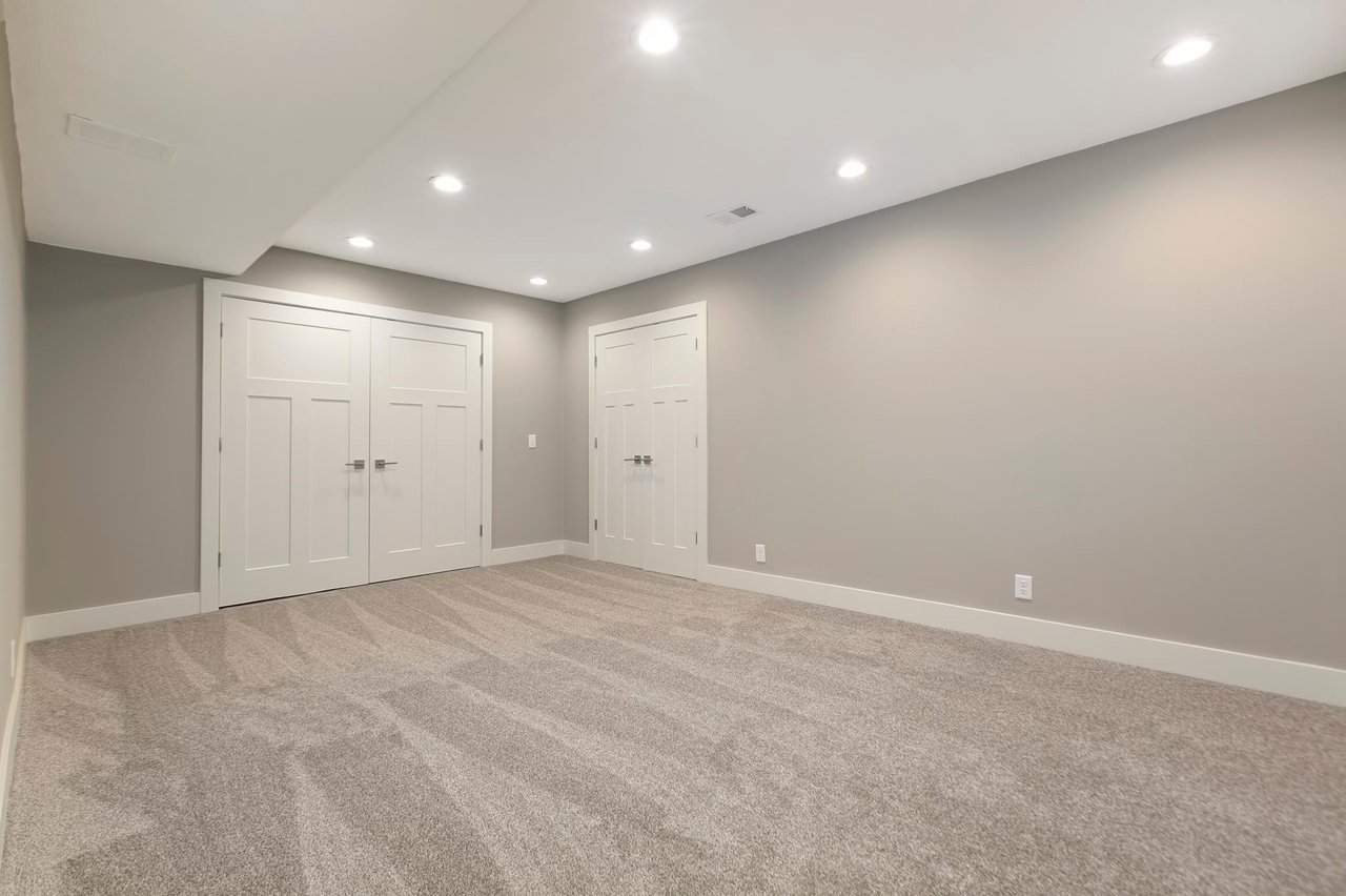 Beautifully Remodeled Bayswater Townhome!