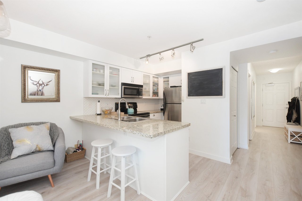 308-702 E King Edward Ave