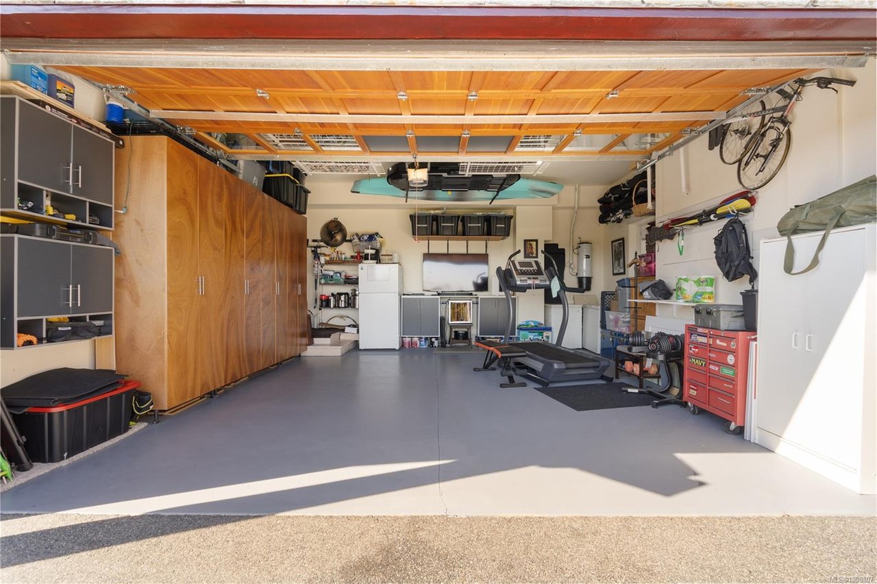 630 Granrose Terr, Colwood