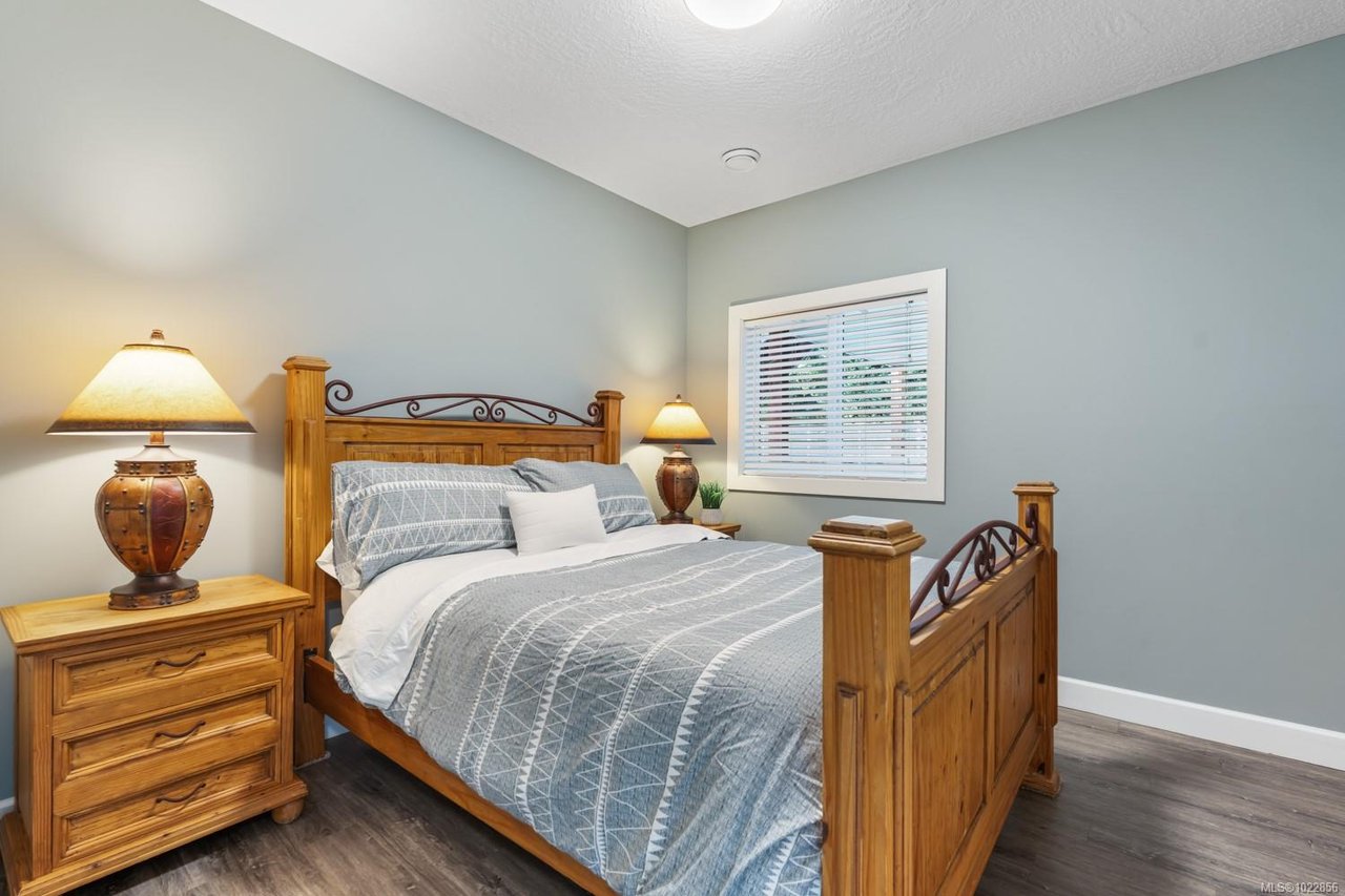 7364 Lakefront Dr, Lake Cowichan