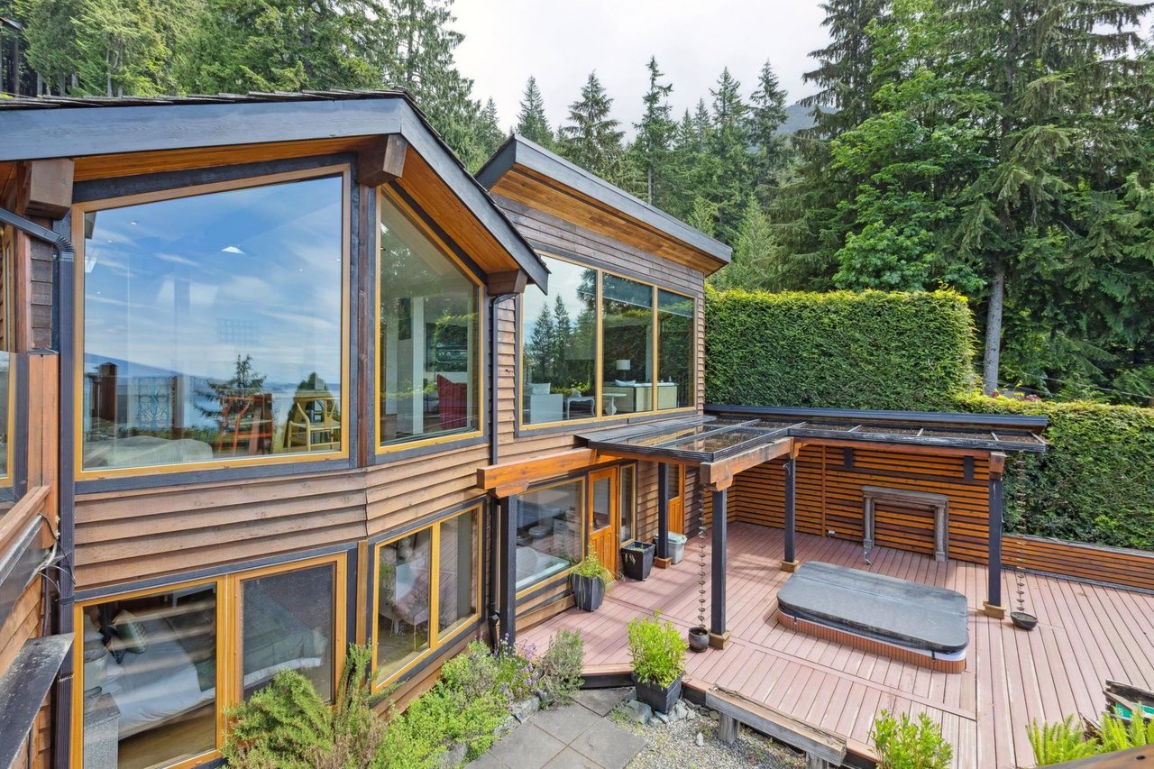 425 Mountain Dr
