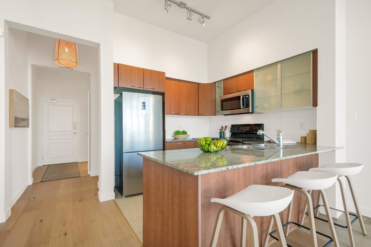 1251-1483 E King Edward Ave