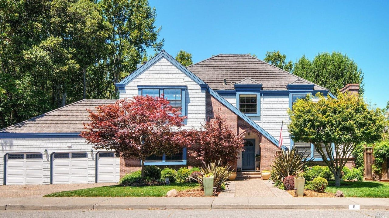 6 West Brooke Dr