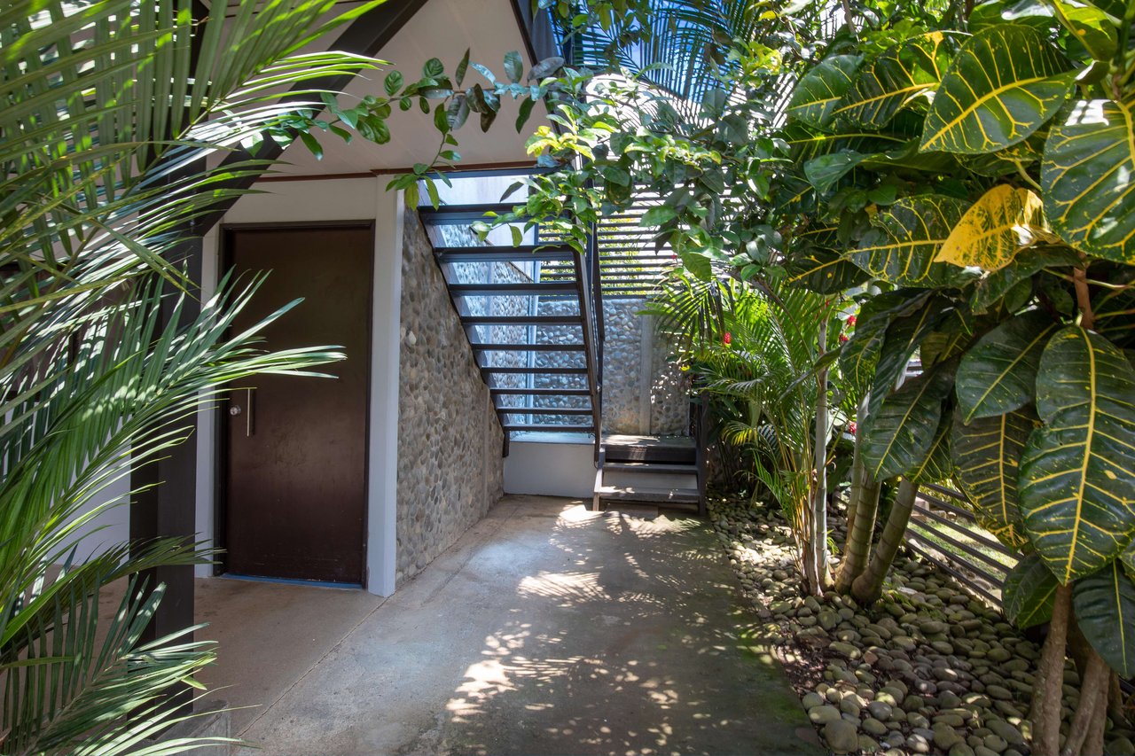 Apartment Hotel with Owners Suite, Fantastic Oportunity for Hostel in Uvita 