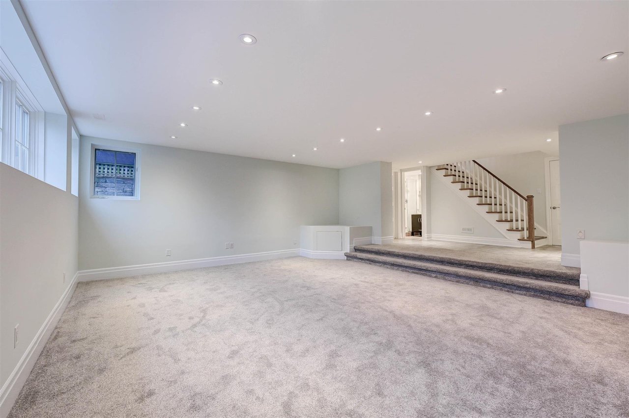 109 Woodview Dr