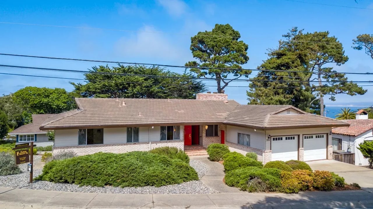 990 Bayview Ave