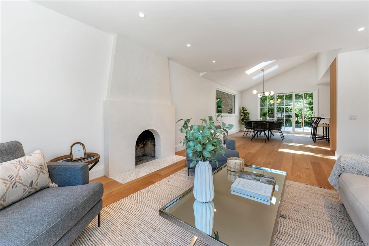 736 Falkland Rd, Oak Bay