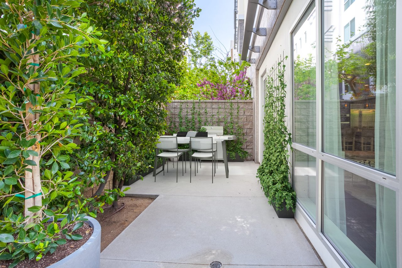 460 N Palm Drive Unit 106