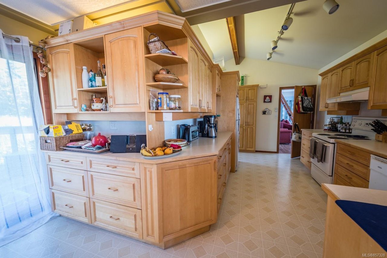 7081 Central Saanich Rd