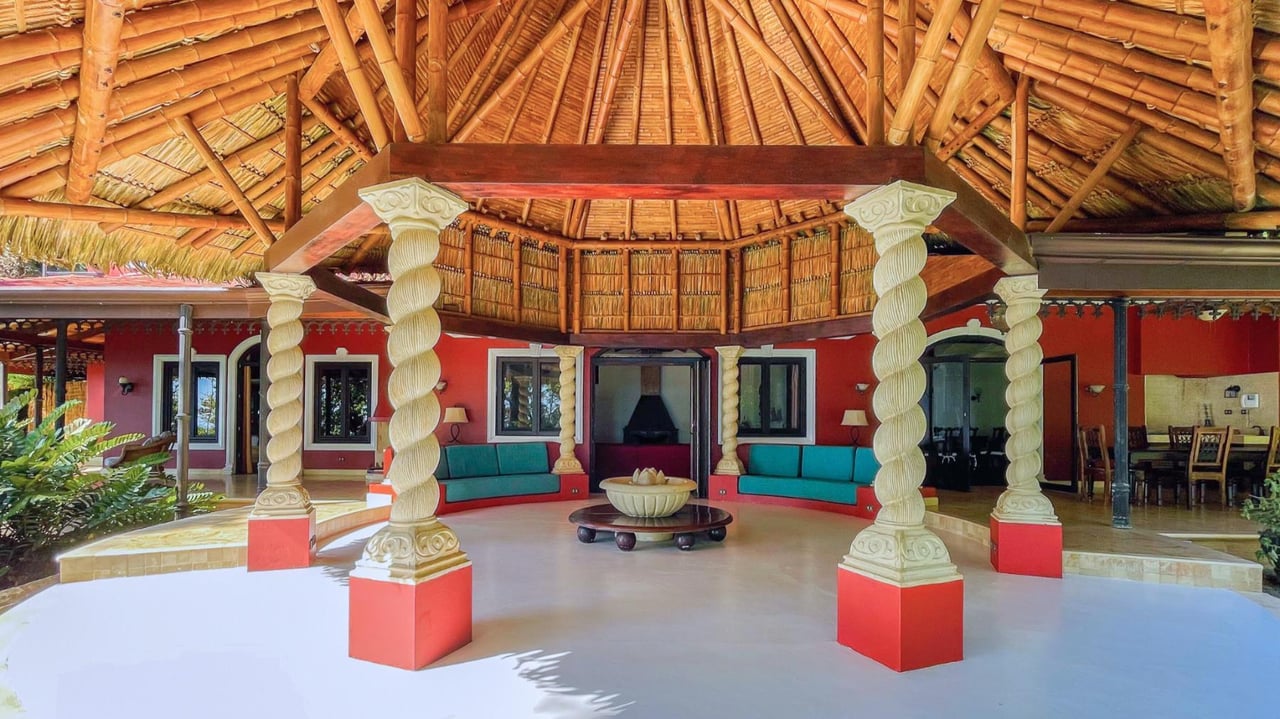 Colonial Oceanfront Estate, Dominical, Puntarenas