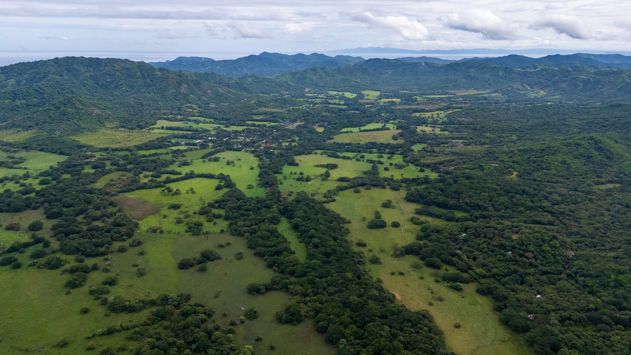 Expansive Fertile Mountain Ranch, Flamingo, Guanacaste