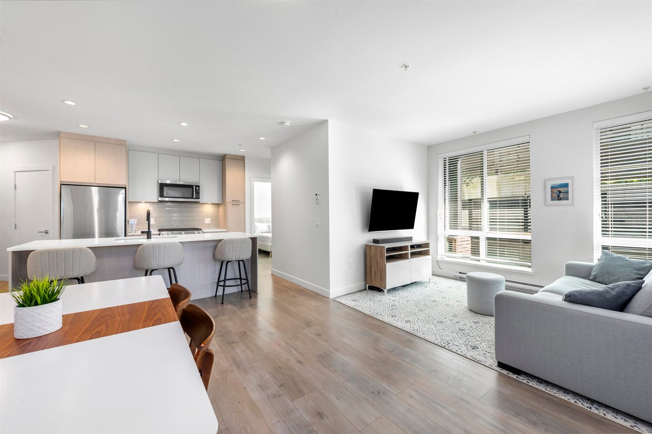 105-707 Como Lake Ave