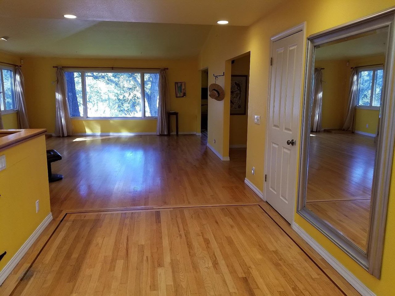 1137 Alameda St