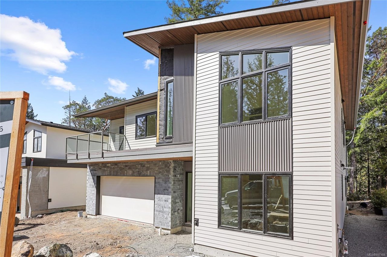 3913 Olympian Wy