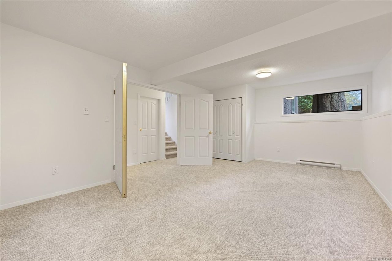 4527 Emily Carr Dr