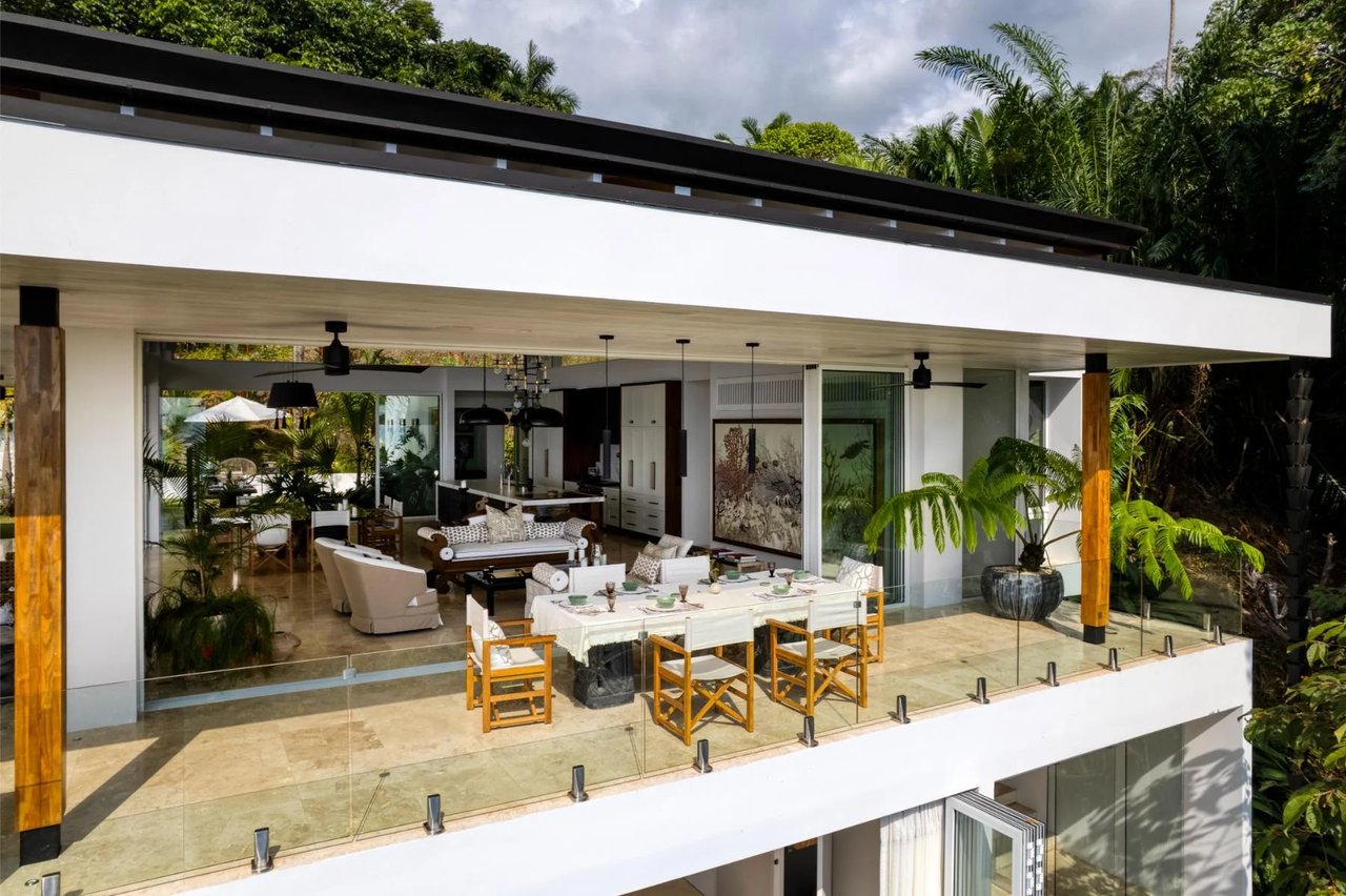 Contemporary Coastal Infinity Villa, Dominical, Puntarenas