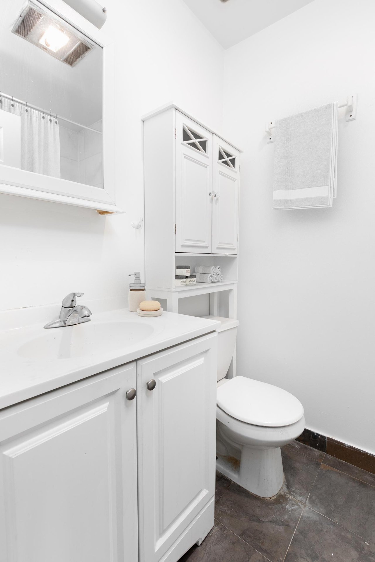 334 West 46th Street, Apt 2-R