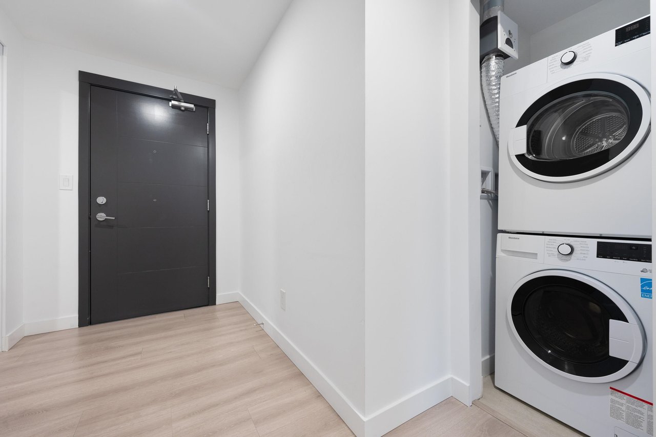 1005-823 Carnarvon St