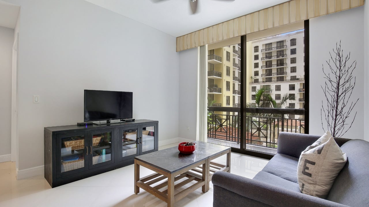 701 S Olive Ave, Apt 709