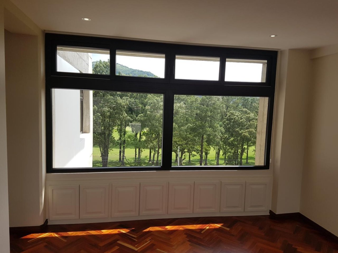 Remodeled Full Floor Condo, Escazu, San Jose