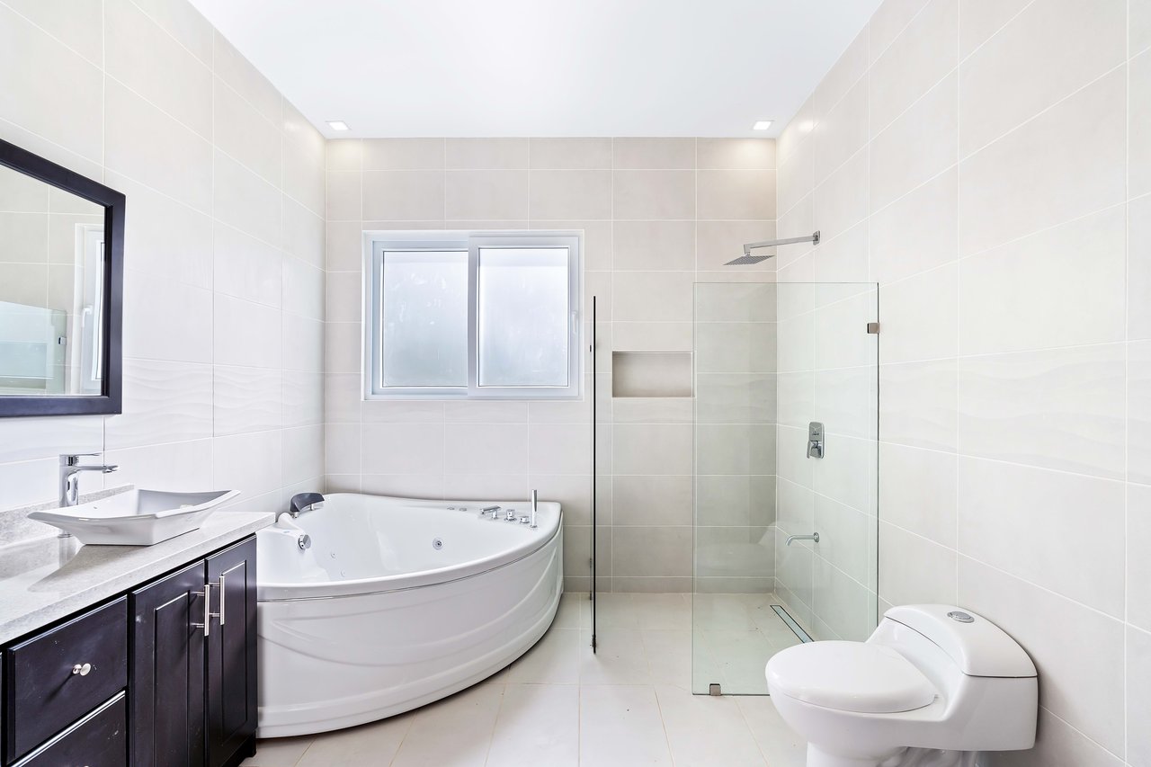 Jacarandas #22 | Modern Townhome with Amenities Just Minutes from the Beach