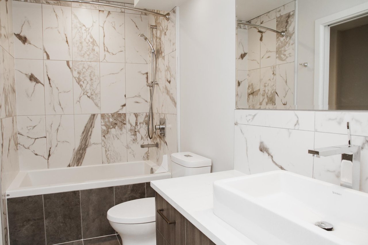 212-528 W King Edward Ave