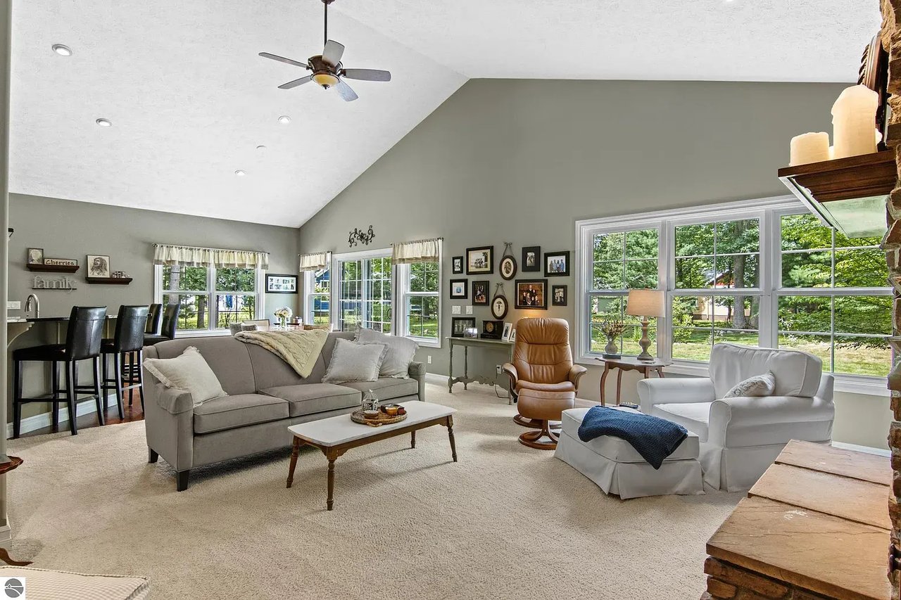 3275 Village Circle Dr