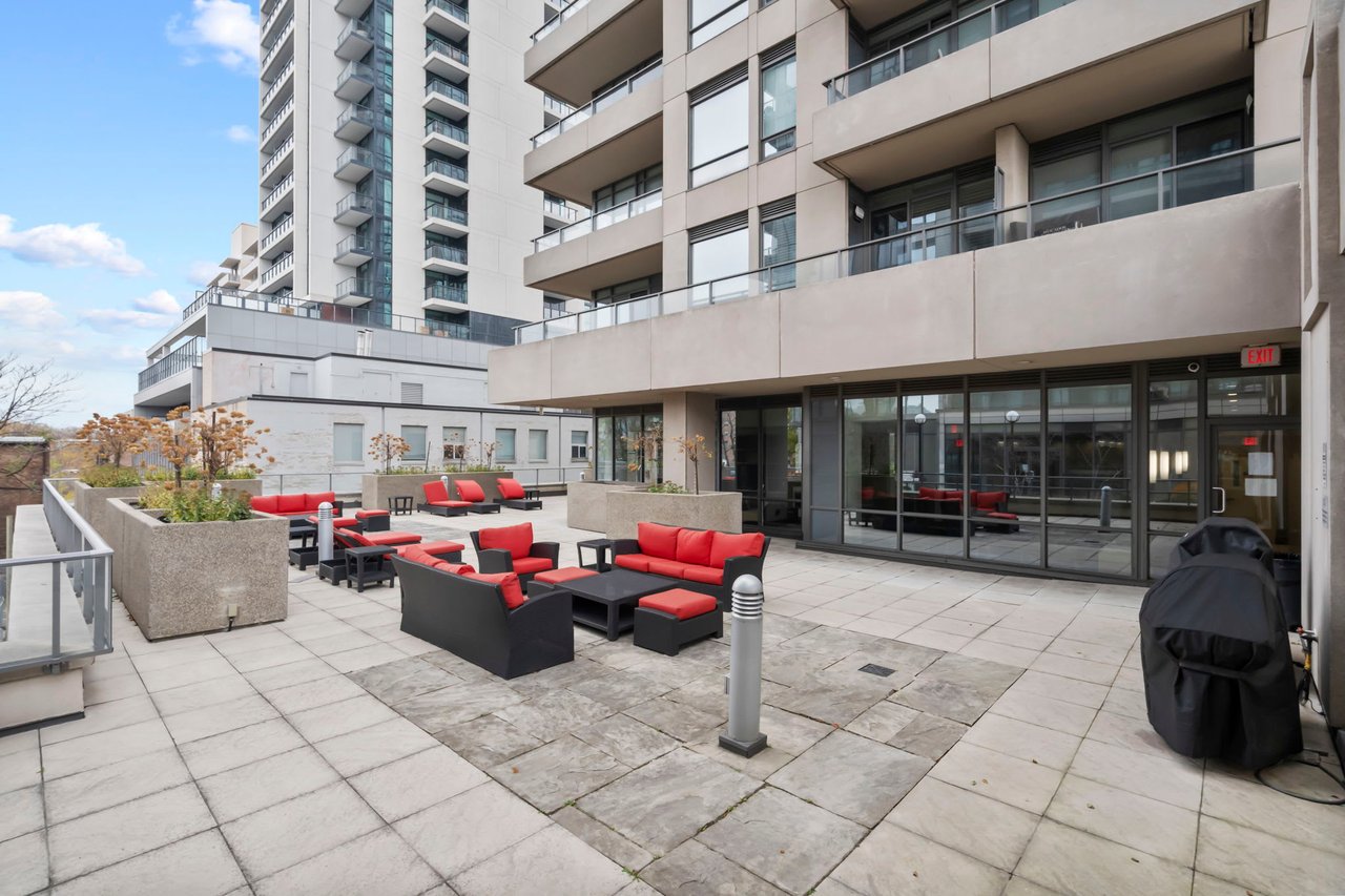 SOLD: Corner Suite At The Desirable 500 St. Clair