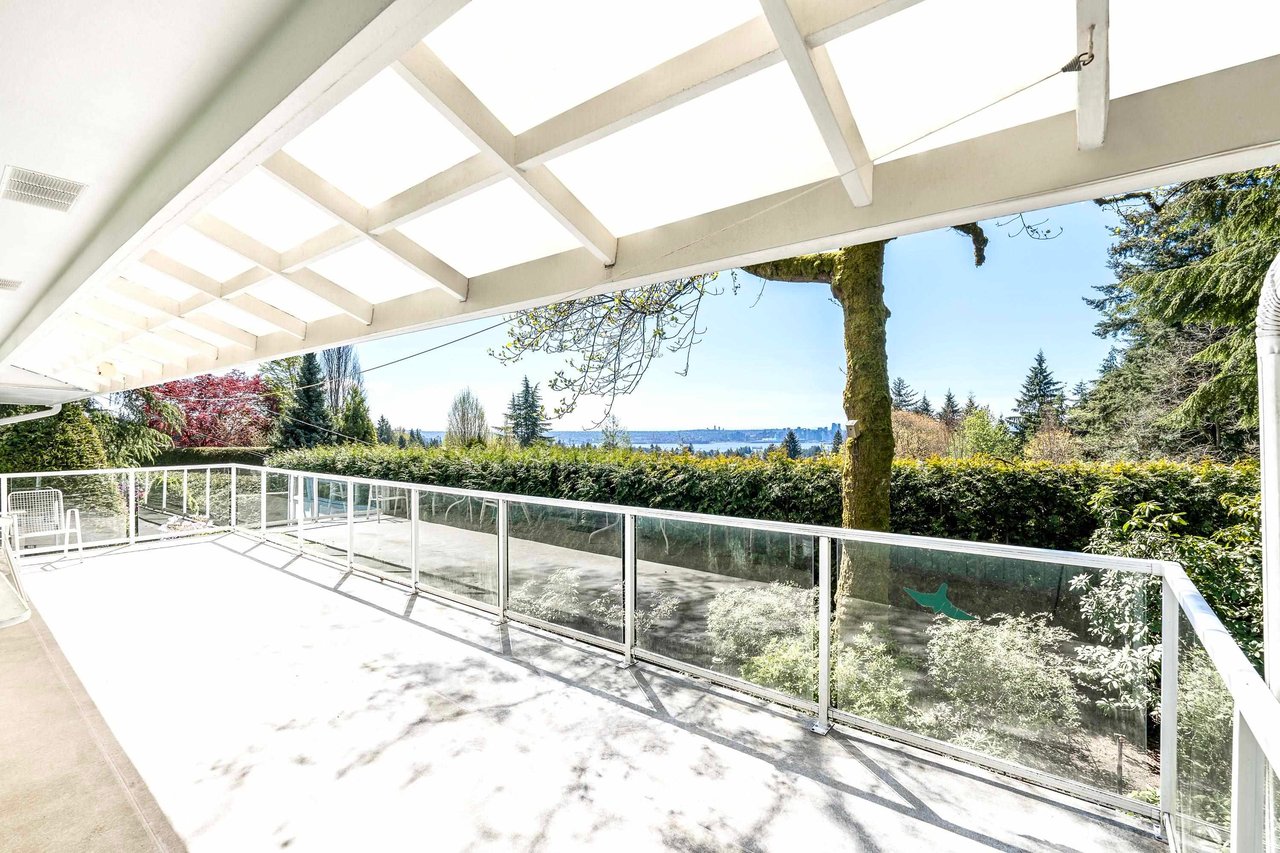 580 Granada Cres