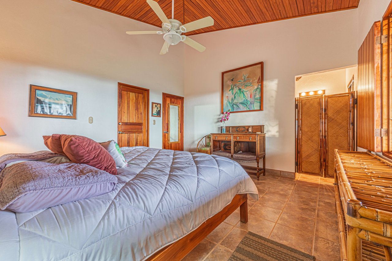 Casa De La Rosa, 3 Bedroom Ocean View Home in Lagunas!