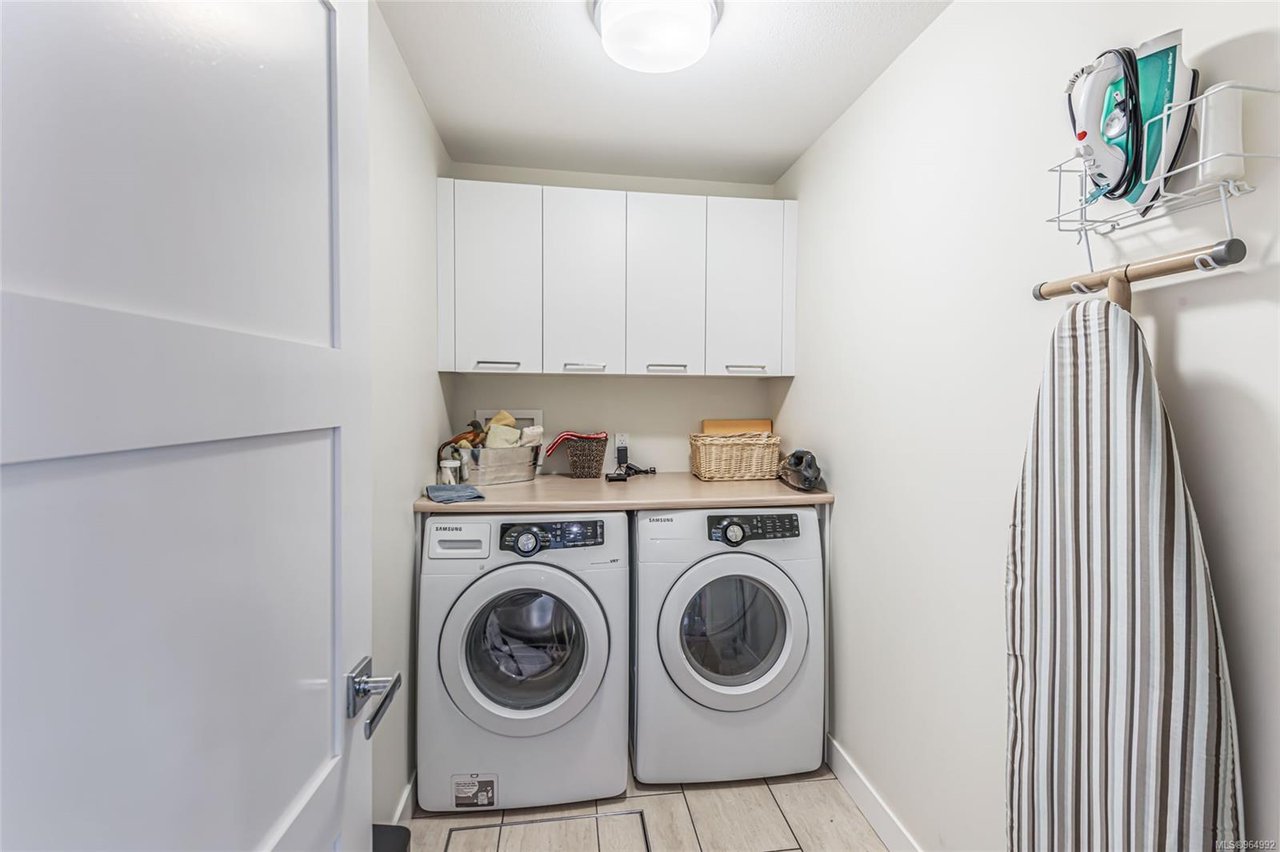 1-220 McVickers St